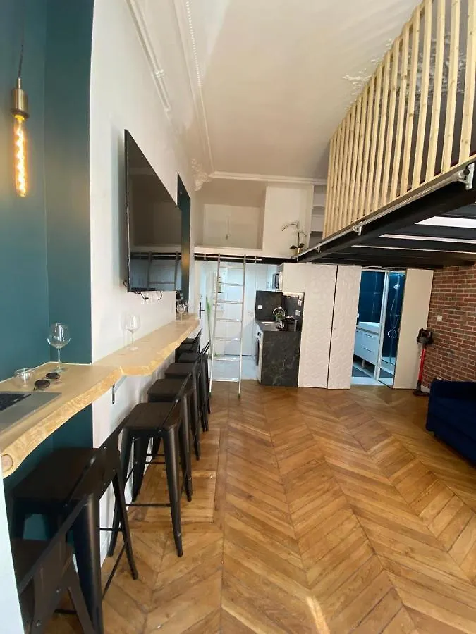 Aparthotel Beautiful Mini Loft Near Saint-Lazare Paryż