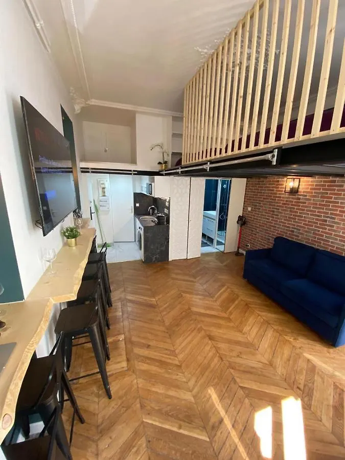 מלון דירות אפרטהוטל פריז Beautiful Mini Loft Near Saint-Lazare צרפת