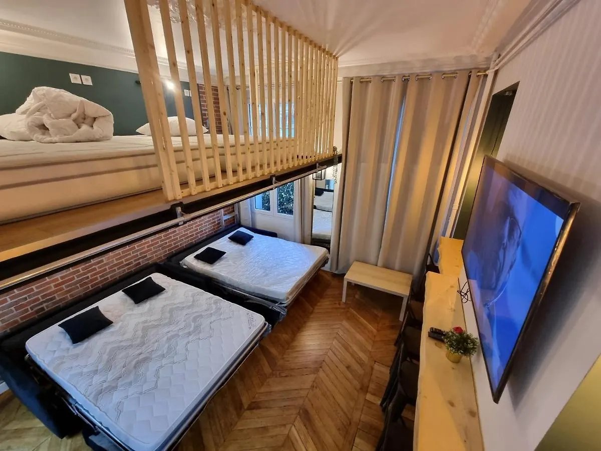 אפרטהוטל פריז Beautiful Mini Loft Near Saint-Lazare מלון דירות